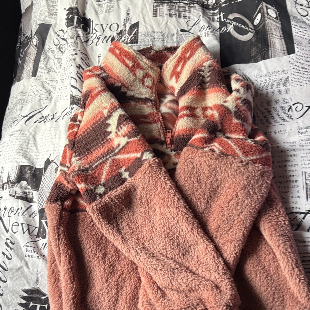 Aztec Patterned Fleece Pullover - Picture 2 of 4